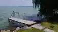 Közvetlen vízparti nyaraló bejáró stégje a Balaton déli partján
